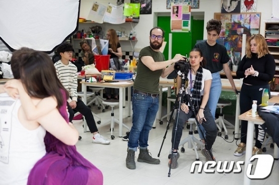 [사진] 덜위치칼리지 서울 영국학교, 다양성 예술 프로그램 일환으로 포토그래퍼 직업체험 특강 진행