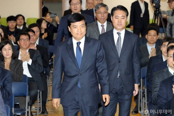 이성윤 신임 서울중앙지검장이 13일 오전 서초구 서울중앙지검에서 열린 제61대 서울중앙지방검찰청 검사장 취임식에 참석하고 있다. / 사진=이기범 기자 leekb@