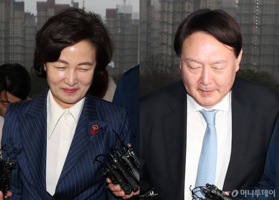 추미애 법무부 장관(사진 왼쪽)과 윤석열 검찰총장이 상견례를 위해 1월 7일 오후 경기 정부과천청사 법무부에 각각 들어서고 있다. / 사진=과천(경기)=이기범 기자 leekb@