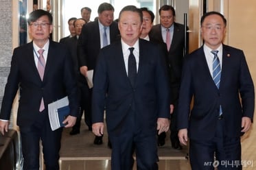 '신종 코로나' 머리 맞댄 정부와 기업인