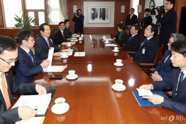 의약계 만난 정세균 총리