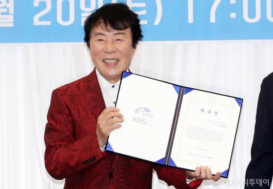 가수 송대관/ 사진=김휘선 기자 tndejrrh123@