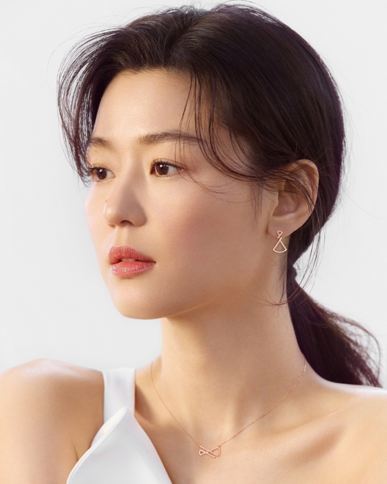 배우 전지현/사진제공=스톤헨지