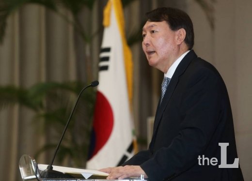 윤석열 검찰총장이 10일 오전 서울 서초동 대검찰청에서 열린 '전국 지검장 및 선거 담당 부장검사 회의'에 참석해 발언을 하고 있다.