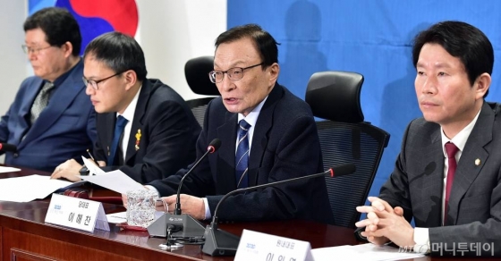 더불어민주당 이해찬 대표가 14일 오전 서울 여의도 국회 의원회관에서 열린 당 확대간부회의에서 발언하고 있다. / 사진=홍봉진 기자 honggga@