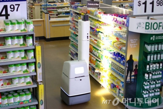 월마트가 도입한 매대 관리 로봇 / 사진제공=월마트 제공