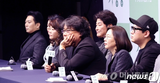 오스카 4관왕에 오른 '영화 기생충' 봉준호 감독과 배우, 제작진들이 지난 19일 오전 서울 중구 소공로 웨스틴조선호텔에서 기자회견을 가졌다./사진=뉴스1