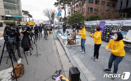 「수요 집회」の画像検索結果