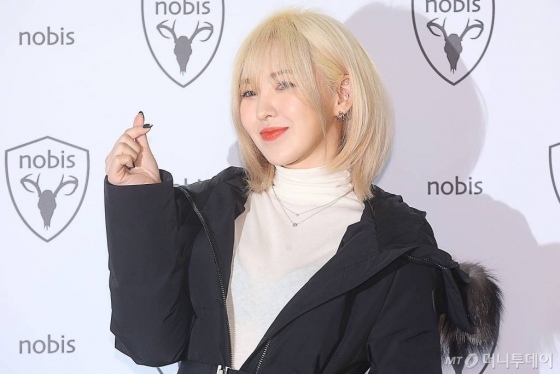그룹 레드벨벳 웬디가 14일 오후 서울 송파구 롯데백화점 에비뉴엘 월드타워점에서 열린 노비스 '테크니컬 푸퍼 컬렉션' 런칭 기념행사에 참석해 포즈를 취하고 있다. / 사진=강민석 기자 msphoto94@