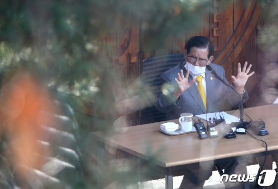 [사진] 코로나19 사태 입장 밝히는 이만희 신천지 총회장