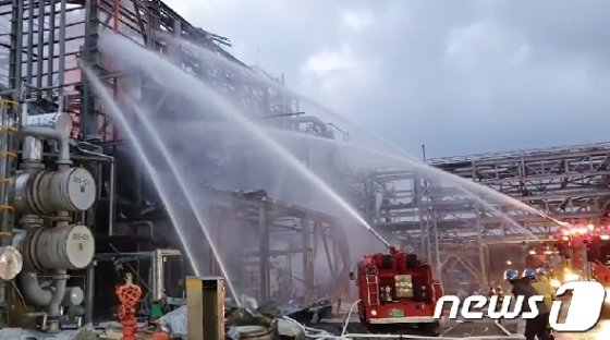 [사진] 서산 롯데케미칼 폭발 사고로 화재…26명 부상