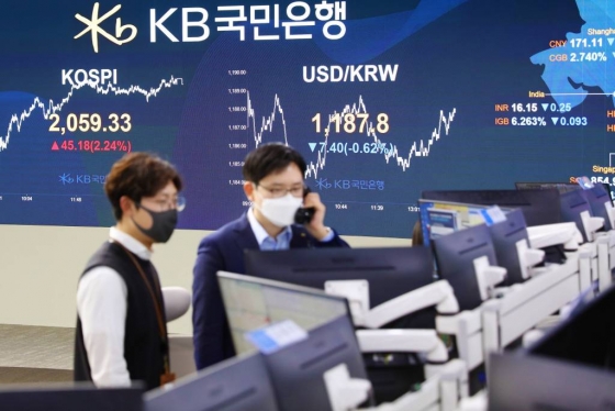 KB국민은행 딜링룸 전경. /사진제공=KB국민은행