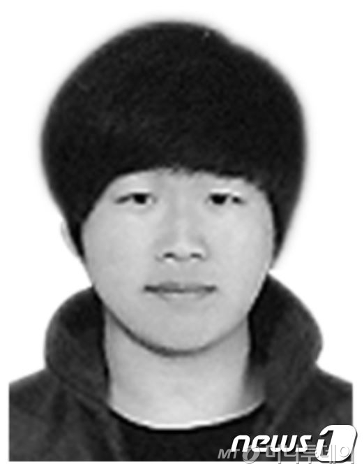 (서울=뉴스1) = 미성년자 성 착취 영상과 사진을 촬영·공유한 텔레그램 비밀방, 일명 '박사방'을 운영해온 조씨의 신상이 언론을 통해 공개됐다. SBS는 23일 오후 단독보도를 통해 조씨가 인천의 한 전문대를 졸업한 조주빈(25)이라고 보도했다. 보도에 따르면 조씨는 재학 당시 학교 학보사(대학 신문사)에서 편집국장으로 활동하며 정보통신을 전공한 것으로 파악됐다.(조씨 출신 학보사 캡처) 2020.3.23/뉴스1
