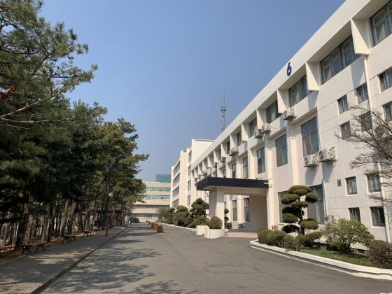 텔레그램 '박사' 조주빈이 재학 시절 다녔던 인천의 한 전문대학 모습. 사진에 보이는 6호 건물에는 조주빈이 소속된 정보통신과 학과 사무실이 위치해있다./사진= 임찬영 기자