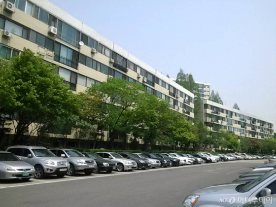 서울 강남구 압구정동 현대아파트 4차 전경 / 사진 = 이재윤 기자