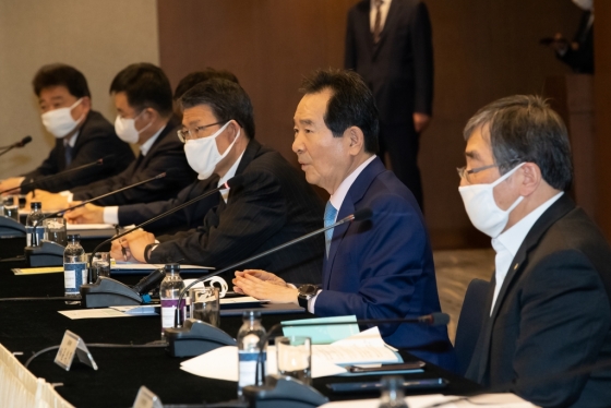 정세균 국무총리가 25일 서울 명동 은행회관 열린 간담회에서 모두발언을 하고 있다. / 사진제공=금융위