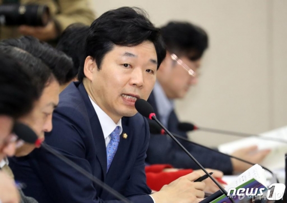 김병관 더불어민주당 의원이 지난 10일 서울 여의도 국회에서 열린 행전안전위원회 전체회의에서 질의를 하고 있다. /사진=뉴스1