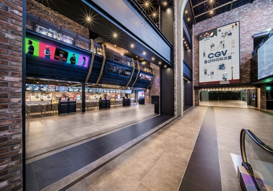 코로나 때문에 결국…CGV 35개 극장 영업중단, 어디?