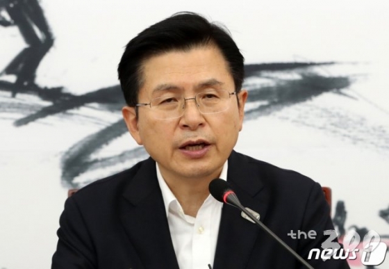 (서울=뉴스1) 박세연 기자 = 황교안 미래통합당 대표가 26일 오전 서울 여의도 국회에서 열린 중앙선거대책위원회의에서 모두발언을 하고 있다. 2020.3.26/뉴스1