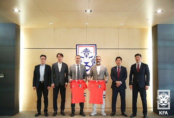 AFC 프로젝트 평가단이 축구회관을 방문한 모습. /사진=대한축구협회 제공