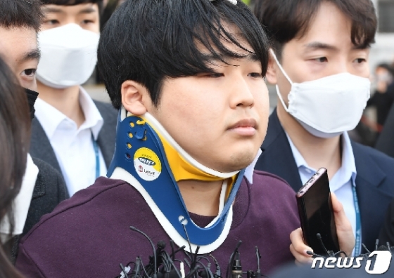 인터넷 메신저 텔레그램에서 미성년자를 포함한 최소 74명의 성 착취물을 제작·유포한 혐의를 받는 '박사방' 운영자 조주빈(25) © News1 송원영 기자