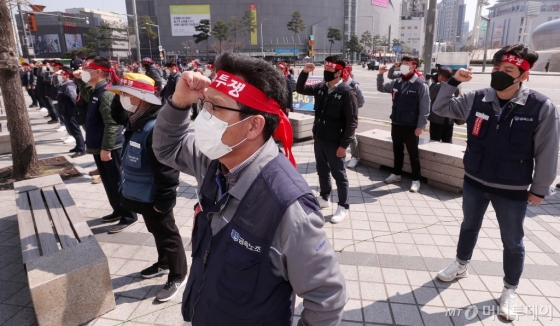 [사진]'구조조정 철회하라'