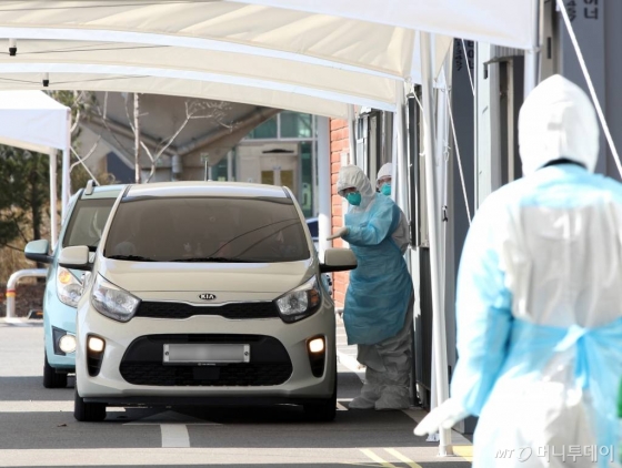 경기 김포시 뉴고려병원에 마련된 드라이브 스루(Drive Thru) /사진공동취재단 / 사진=사진부 기자 photo@