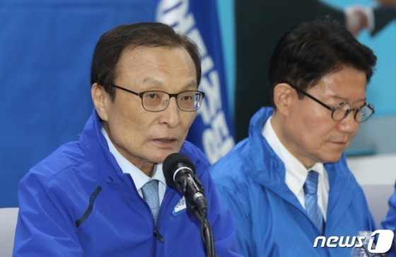 (부산=뉴스1) 여주연 기자 = 6일 오전 부산 연제구 더불어민주당 부산시당에서 열린 '더불어민주당-더불어시민당 합동 선거대책위원회'에 참석한 이해찬 더불어민주당 당대표가 발언을 하고 있다. 2020.4.6/뉴스1