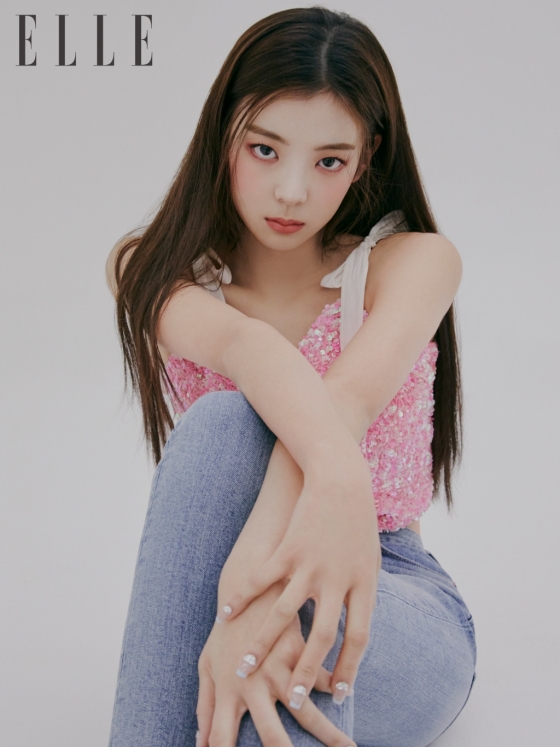 있지, 감각적인 블러셔+립 메이크업…"개성 만점"