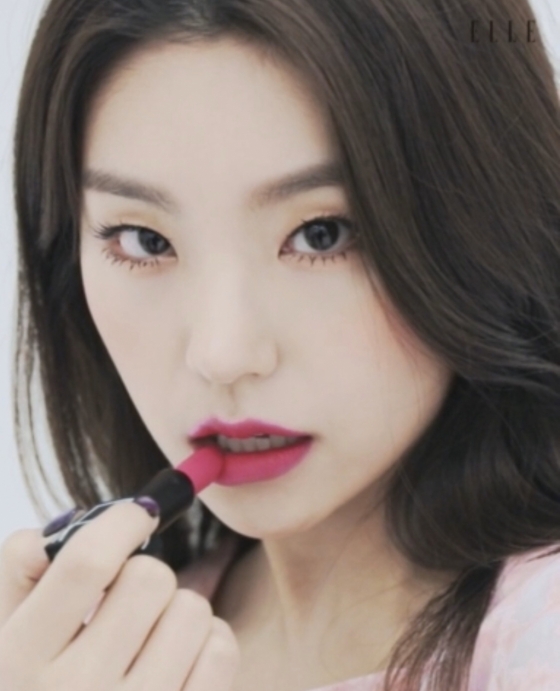 있지, 감각적인 블러셔+립 메이크업…"개성 만점"