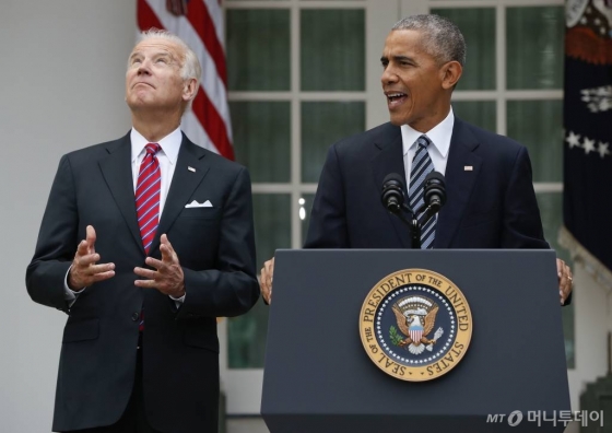 버락 오바마 전 미국 대통령(오른쪽)과 조 바이든 전 부통령
