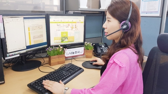 태광그룹 계열사 티시스는 지난해 7월부터 독거노인 종합지원센터와 ‘사랑 잇는 전화’를 진행하고 있다./사진=태광그룹