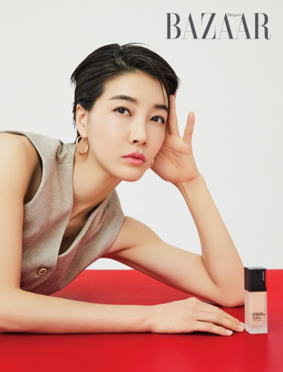 진서연, 화보 속 당당한 매력…매끈한 피부 '눈길' | 스타일M