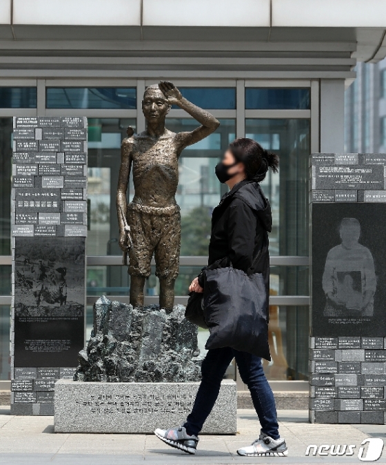 [사진] '강제징용 노동자를 기리며'