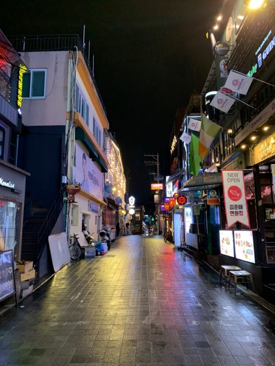 8일 오후 11시쯤 서울 용산구 이태원동 거리./사진=이강준 기자