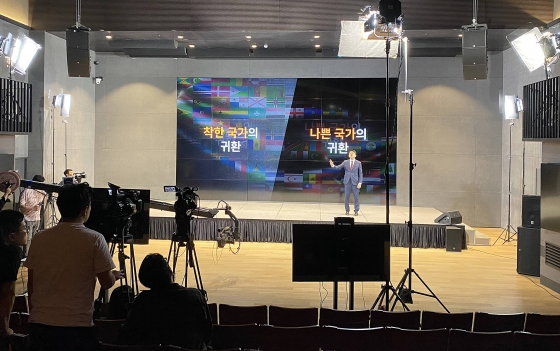 슈피겐코리아 서울 강남사속에 위치한 '슈피겐홀'에서 무관중으로 '포스트 코로나 새로운 질서의 시작 무관중 행사'라는 주제의 강의가 콘텐츠가 제작됐다./사진=슈피겐코리아
