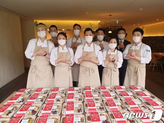 [사진] 미쉐린 스타 레스토랑도 '덕분에 챌린지' 동참