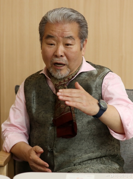 사물놀이 창시자 김덕수가 자신의 이름을 내건 음악극 '김덕수전'을 오는 28~31일 서울 세종문화회관에서 연다. 그는 "내 음악인생의 고해성사 같은 이야기"라고 말했다. /사진=김휘선 기자<br>