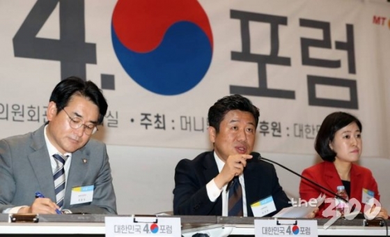 유의동 미래통합당 의원이 21일 서울 여의도 국회 의원회관 대회의실에서 열린 머니투데이 주최 새로운 21대 국회를 위한 '대한민국4.0포럼' 종합토론에서 발언을 하고 있다.