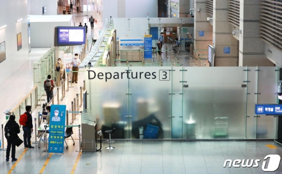 지난 19일 오후 인천국제공항 제1여객터미널 출국장이 한산한 모습을 보이고 있다. /사진=뉴스1