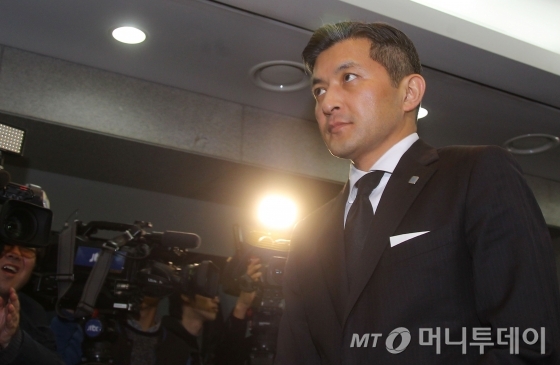 홍정욱 전 의원이 2015년 11월23일 오후 서울대학교병원 장례식장에 마련된 故 김영삼 전 대통령 빈소를 방문하고 있다. (2015년 11월 23일 사진공동취재단/노컷뉴스/박종민) / 사진=사진공동취재단