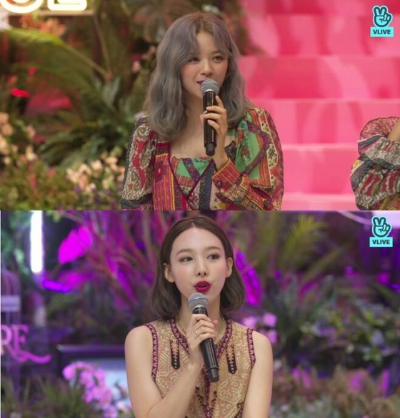 트와이스 정연(위)과 나연이 지난 1일 네이버 V LIVE(브이라이브) 생중계로 새 앨범 제작 뒷얘기를 소개하고 있다. /사진=네이버 V LIVE