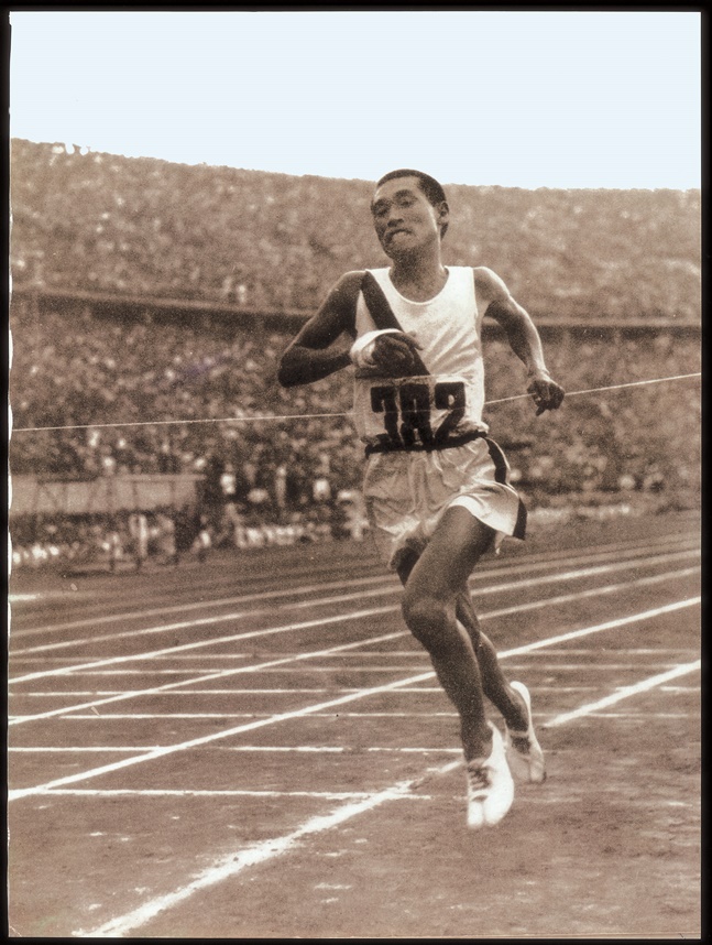 1936³â º£¸¦¸° ¿Ã¸²ÇÈ ¸¶¶óÅæ ¼Õ±âÁ¤ ¼±¼ö ¿ì½Â Àå¸é. /»çÁø=´ëÇÑüÀ°È¸