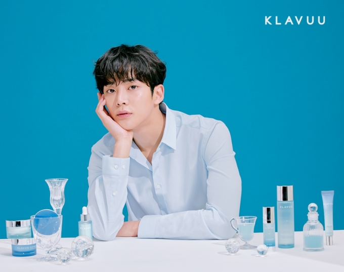 "수분·탄력 잡자" 클라뷰, '블루 펄세이션 앰플·아이크림' 출시