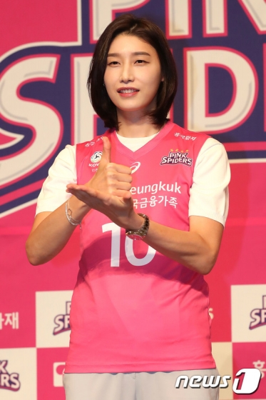 11년만에 돌아온 '배구여제' 김연경…"복귀 이유는 올림픽" - 머니 ...