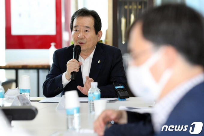 정세균 국무총리가 13일 오전 서울 송파구 알서포트에서 열린 '소프트웨어(SW) 수출기업 간담회'에서 모두발언을 하고 있다/사진=뉴스1