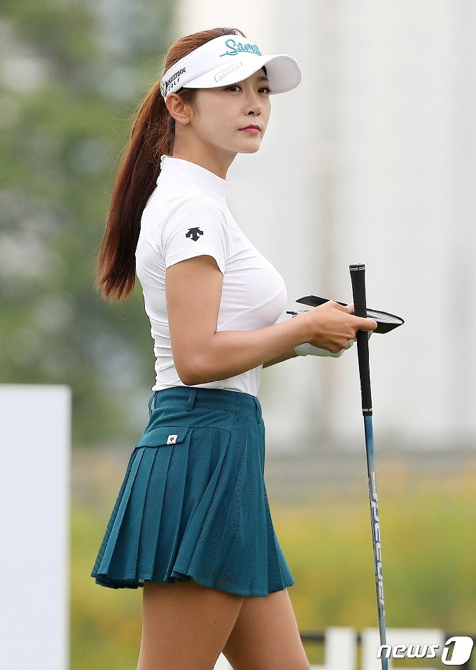 사진] 안소현 '골프장 빛내는 미모' - 머니투데이