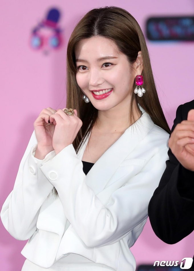 ì´ìœ ë¹„ ê¹€ìš°ì„± í—ˆìœ„ ì—´ì• ì„¤ í¼ëœ¨ë¦° ë„¤í‹°ì¦Œ ê³ ì†Œ ë¨¸ë‹ˆíˆ¬ë°ì´