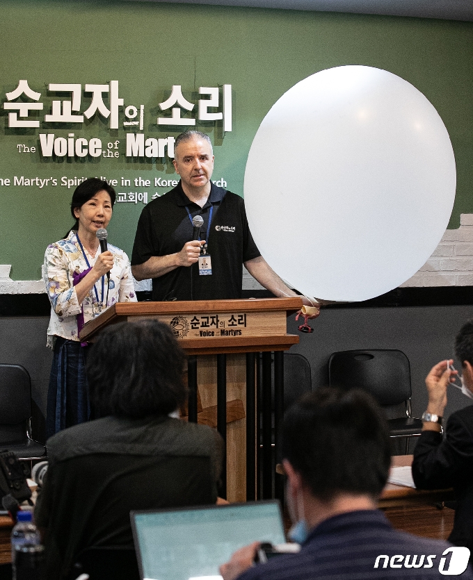 [사진] 이재명 경기지사 수사의뢰에 대해 입장 발표하는 순교자의 소리