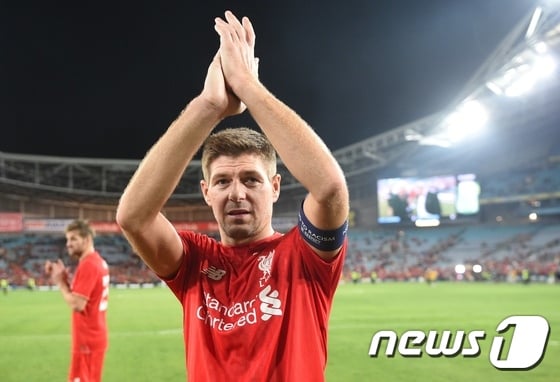 Ìš¸ì»¥ Í•œ Ì œë¼ë“œ Ë¦¬ë²„í’€ 30ë…„ Ë§Œì˜ Ìš°ìŠ¹ì— ÍŒŒí‹°ë¥¼ Ì‹œìž‘í•˜ìž